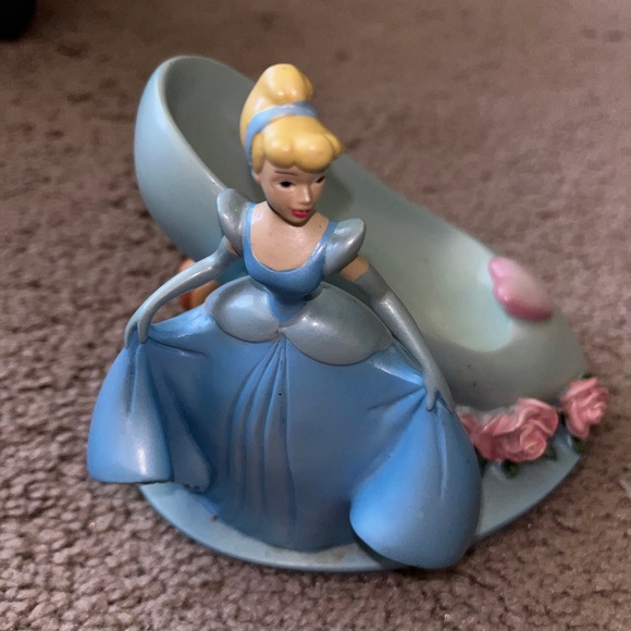 Disney Princess Forever Cinderella Soap Dish Glass Slipper Bathroom Decor. - Picture 1 of 9
